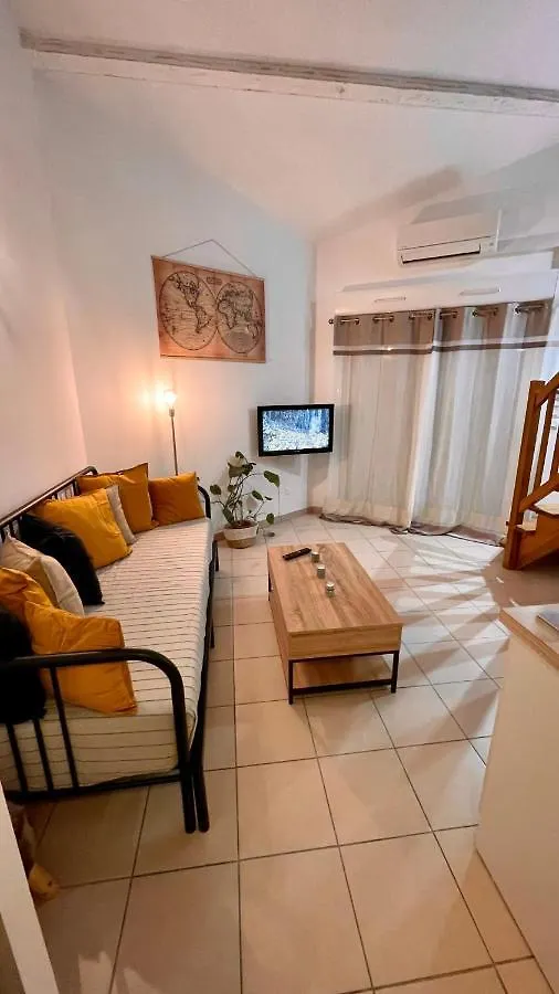 Addis 2 Appartement Salon-de-Provence 0*,  Frankrijk